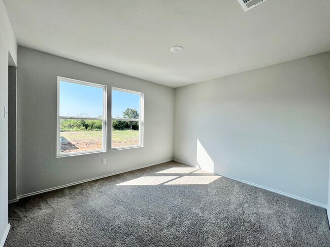 Building Photo - Stunning New Build with 5 Bedrooms & Moder...