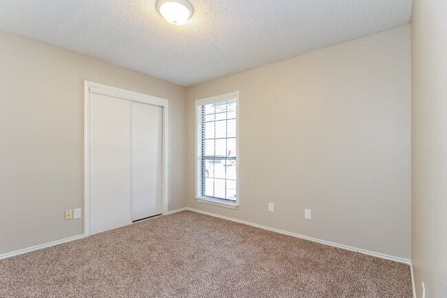 Building Photo - 6410 Running Creek Dr