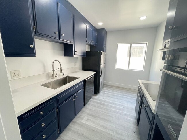 Building Photo - 1bd/1ba, Gorgeous, private unit with balcony, with parking in Sherman Oaks!