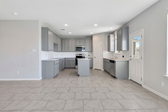 Building Photo - 227 Kellys Heroes Wy