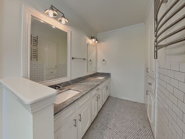 Building Photo - Style, Space & Sophistication in the Heart of Overton West!