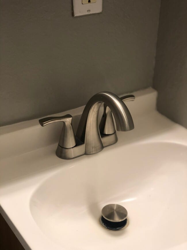 Building Photo - 574 Cooper St SW