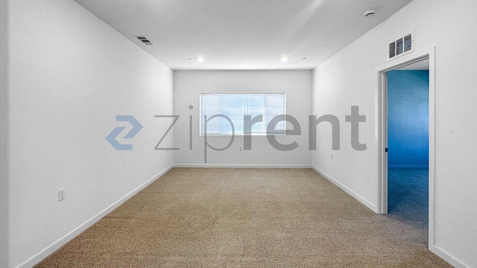 Building Photo - Unit