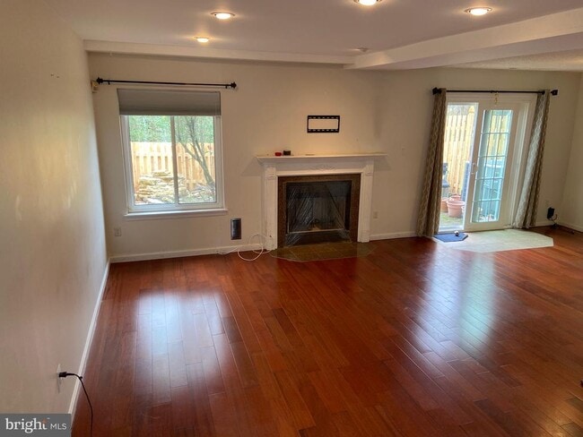 Building Photo - 1215 Chanticleer