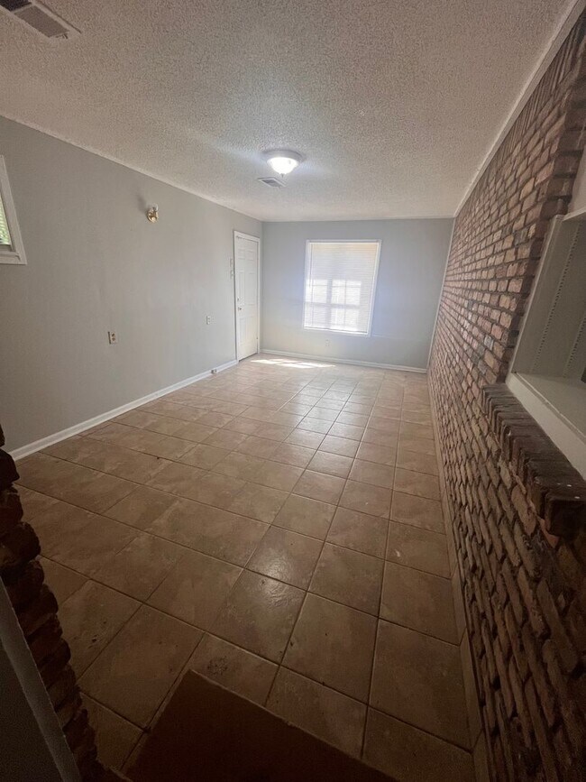 Building Photo - 3679 Ladue St