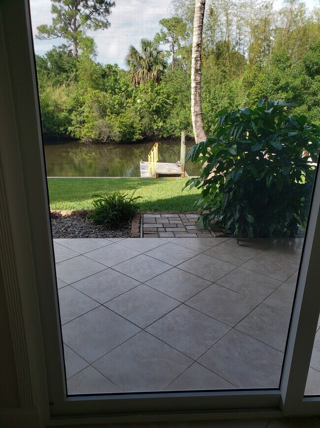 kayak dock outside back door - 3129 SE Indian St