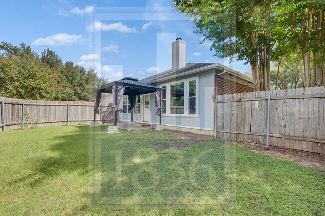 Building Photo - 1204 Thackeray Ln