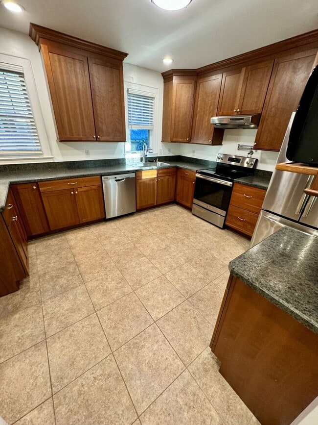 Building Photo - OAKLETTE