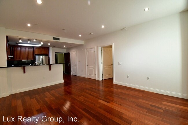 Building Photo - 2 br, 2 bath House - 151 El Camino Real # 113