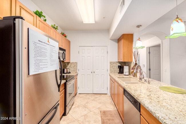 Building Photo - 10136 E Southern Ave