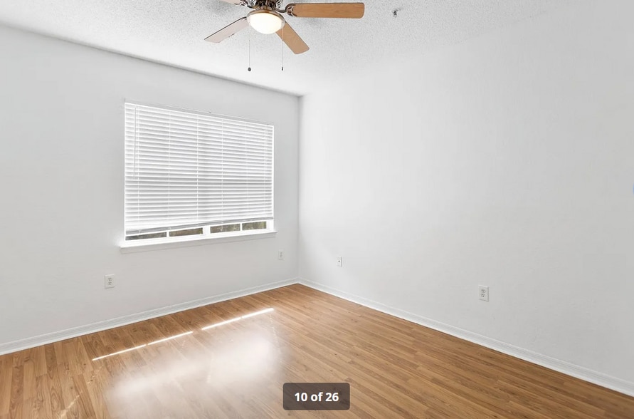 Building Photo - 18001 Richmond Pl Dr