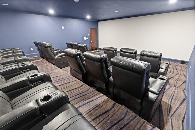 Building Photo - 87 Medford St