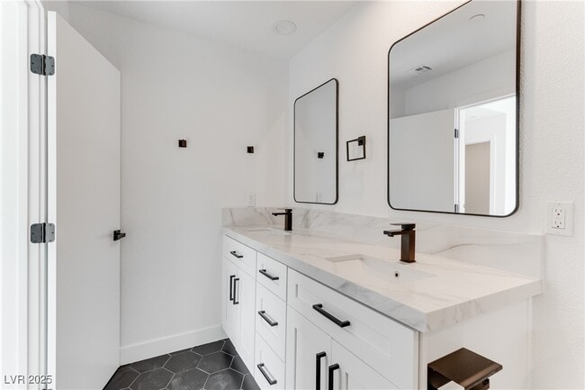 Building Photo - 254 Tower St