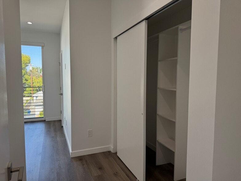 Building Photo - 4827 Cleon Ave
