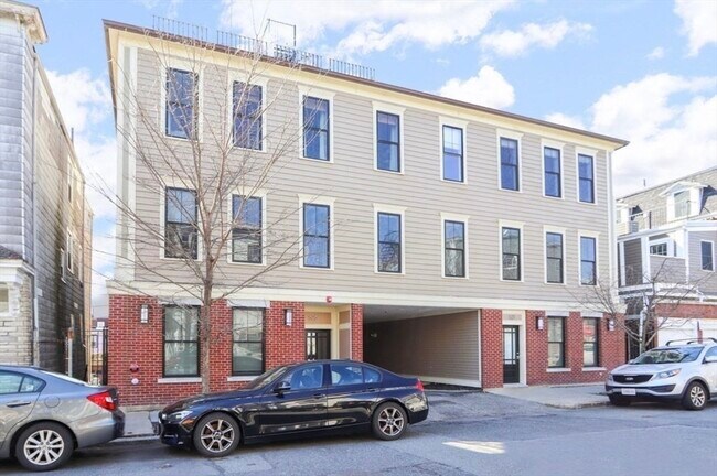 Building Photo - 525 E 7th St