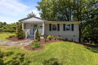 Building Photo - Adorable, Modern 3 Bedroom Ranch near Downtown Raleigh - Gorgeous finishes, open floorplan, updat...