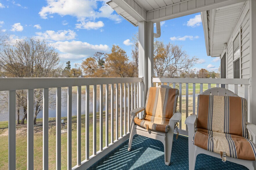 Building Photo - 557 White River Dr
