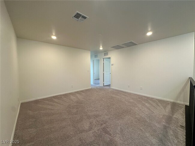 Building Photo - 6988 Sylmar Ave