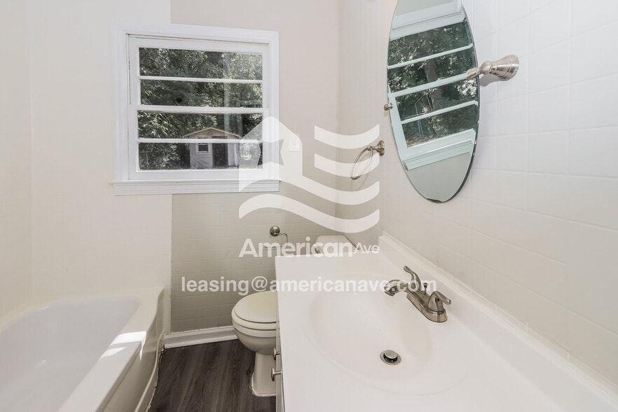 Building Photo - 1580 Burton Ave