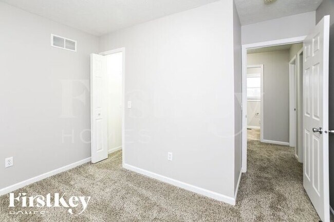 Building Photo - 334 N Odell St