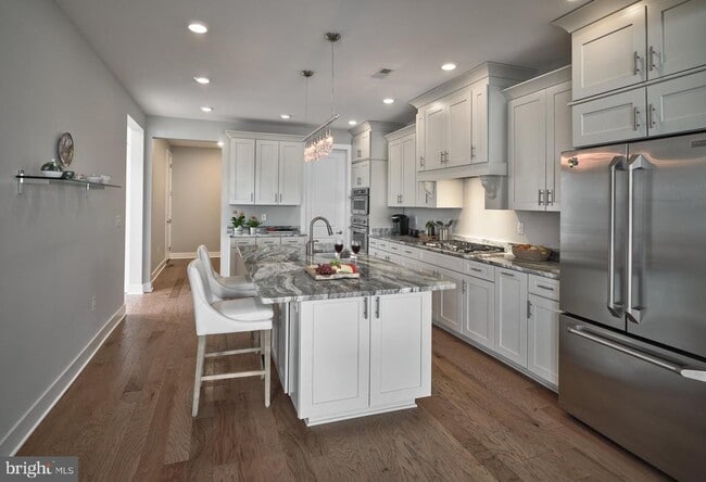 Building Photo - 14 Dogleg Ln
