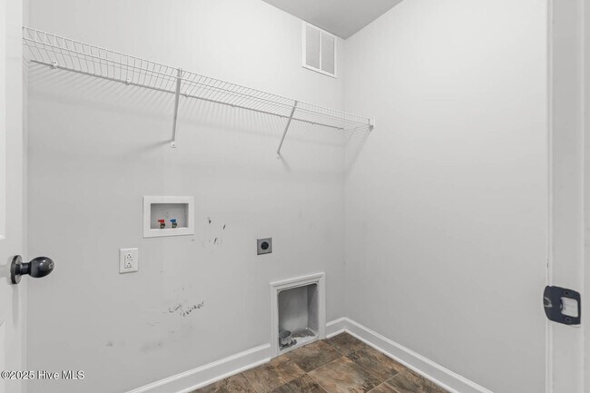 Building Photo - 106 Shallow Ct