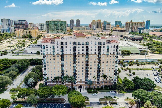 Building Photo - 616 Clearwater Park Rd
