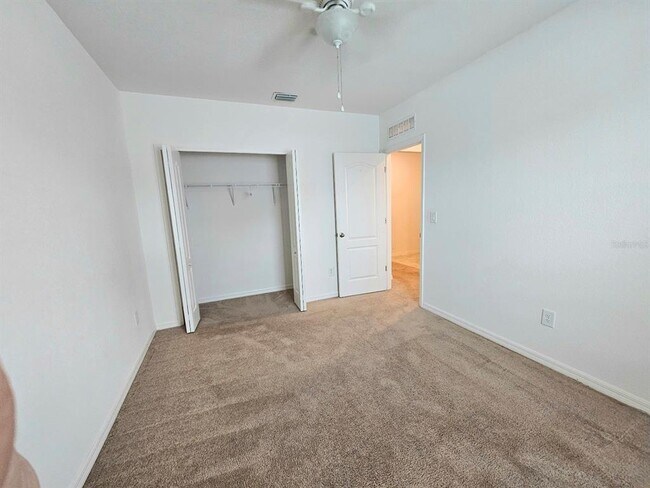 Building Photo - 3050 Beacon Dr