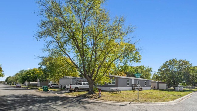 Building Photo - 2238 E Maywood St