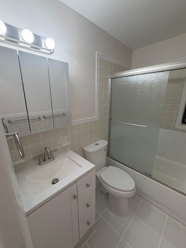 Building Photo - 3391 NW 18th Pl