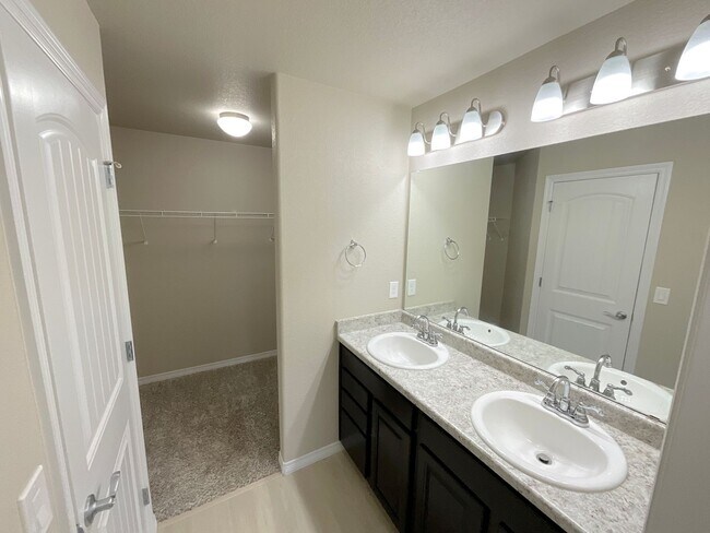 Building Photo - 4 Bedroom Home Available Near Galley Rd & Babcock Rd!
