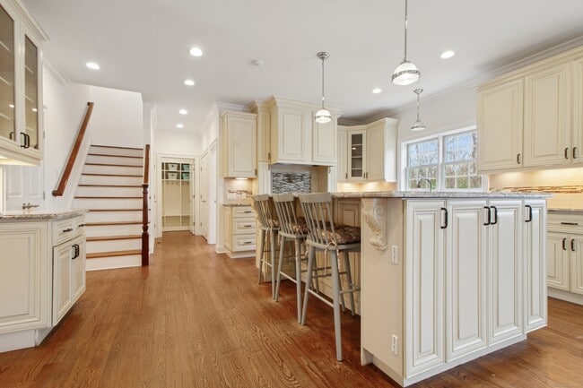 Building Photo - 57 Overbrook Dr