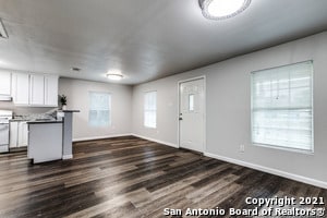 Building Photo - 423 Millard St