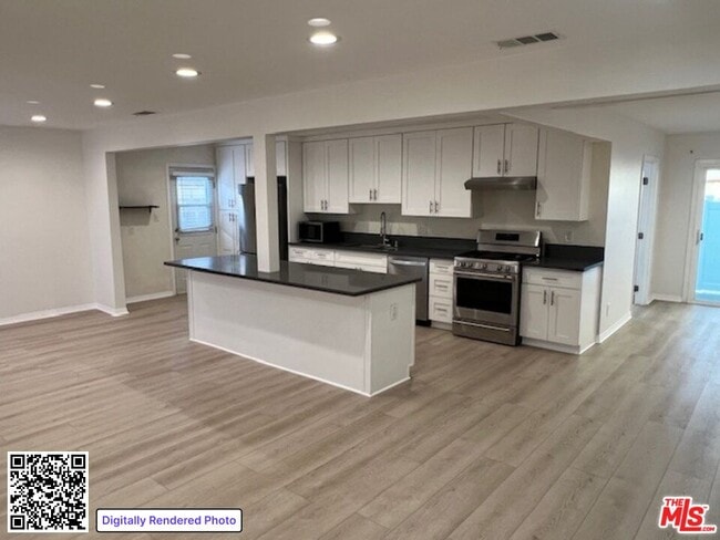 Building Photo - 10745 Saticoy St