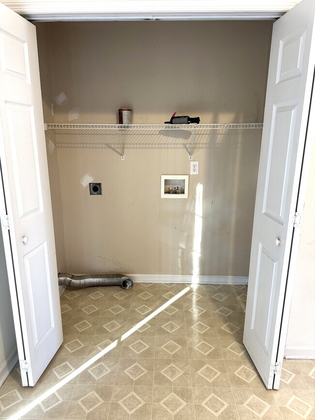 Building Photo - 406 Winners Cir N