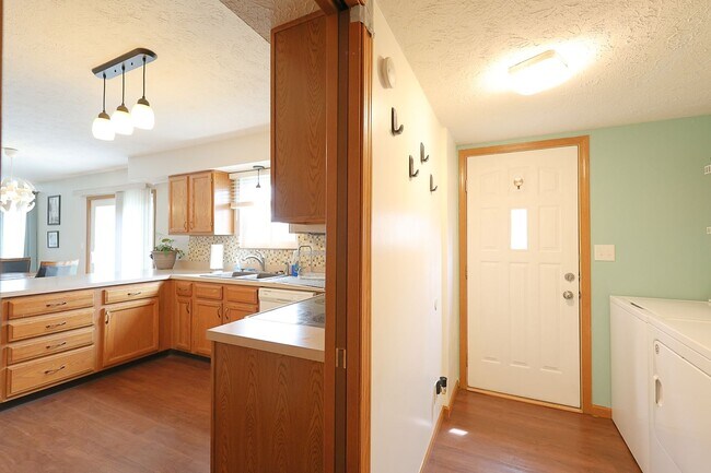 Building Photo - 3139 Bowfield Way