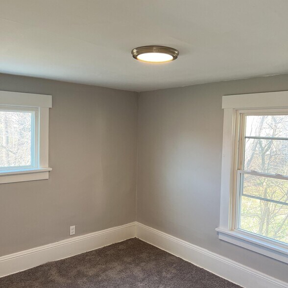 Building Photo - 1919 Widmer Ct NE