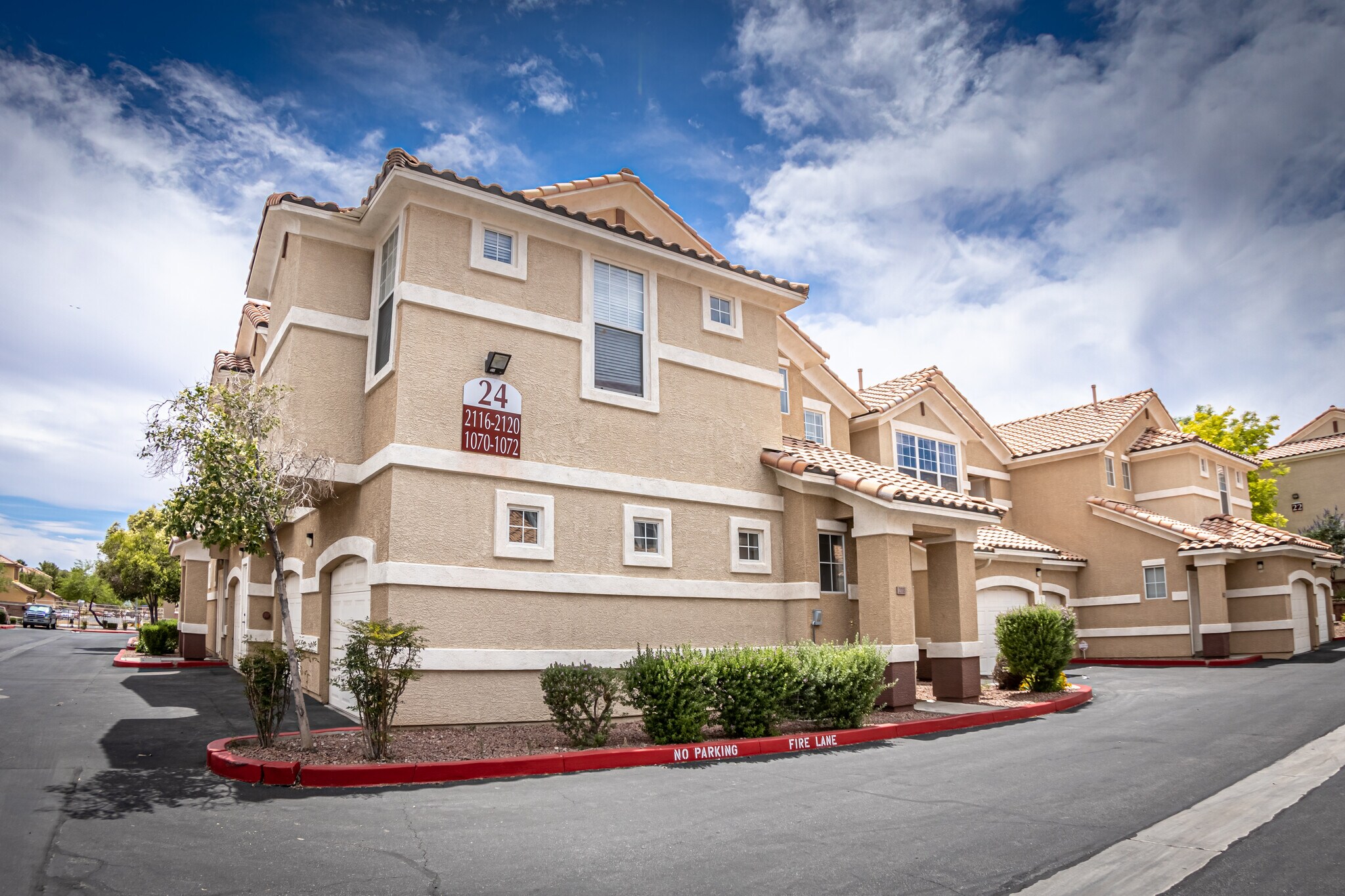 Building Photo - 5855 Valley Dr