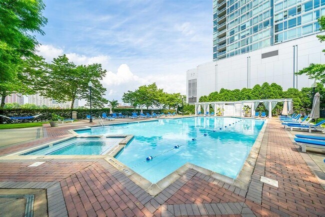 Building Photo - 20 2nd St