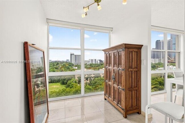 Building Photo - 1901 Brickell Ave