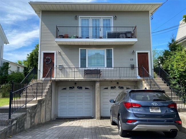 Primary Photo - 69 Maple St