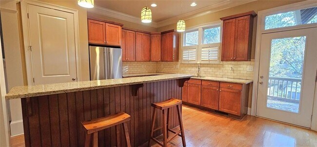 Building Photo - 703 Pershing Ave SE