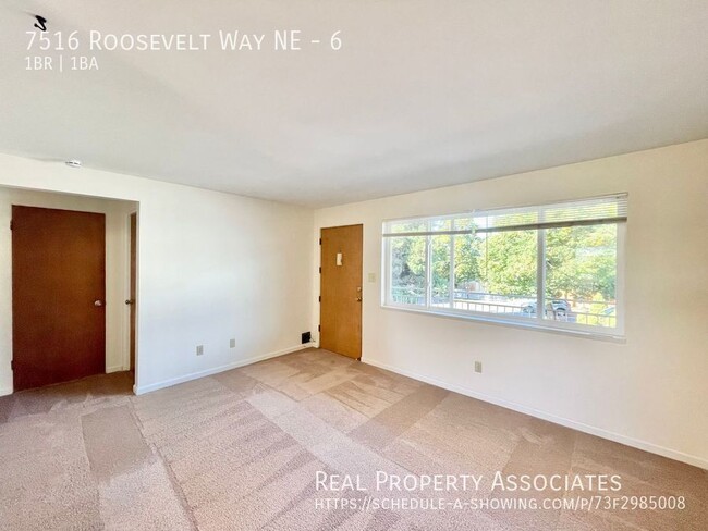 Building Photo - Top Floor 1-Bed/1-Bath in Roosevelt! **Hea...