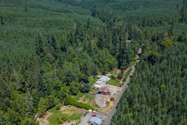 Building Photo - Rare Home on Creek Front Property!