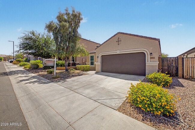 Building Photo - 2011 W Yellowbird Ln
