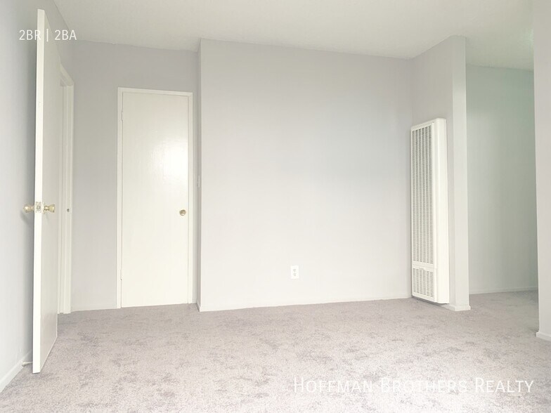 Building Photo - 2311 S Bentley Ave