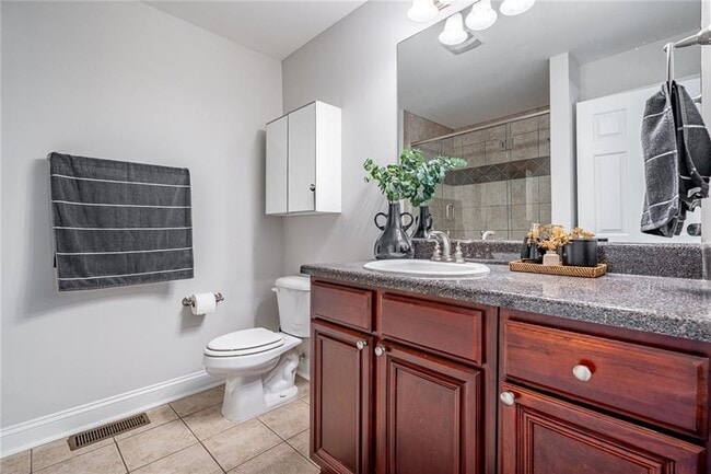 Building Photo - 402 Madison Ln S E