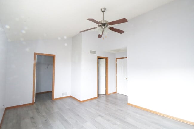 Building Photo - 7860 Old Carriage Ct