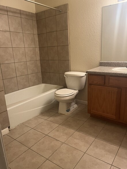 Building Photo - 1955 Camelot St