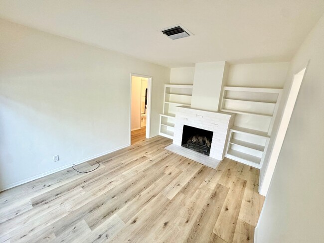 Building Photo - Charming North Hollywood Home